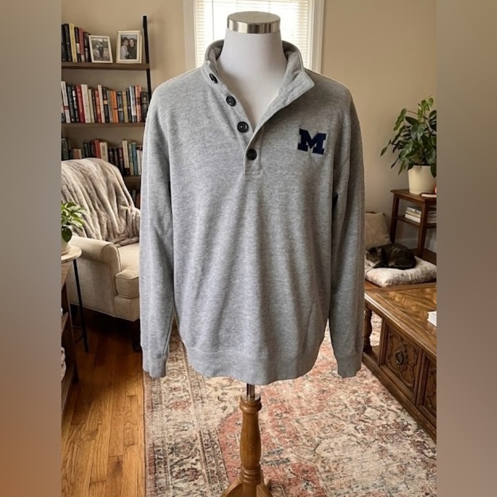 Champions U of M 1/4 Button Down